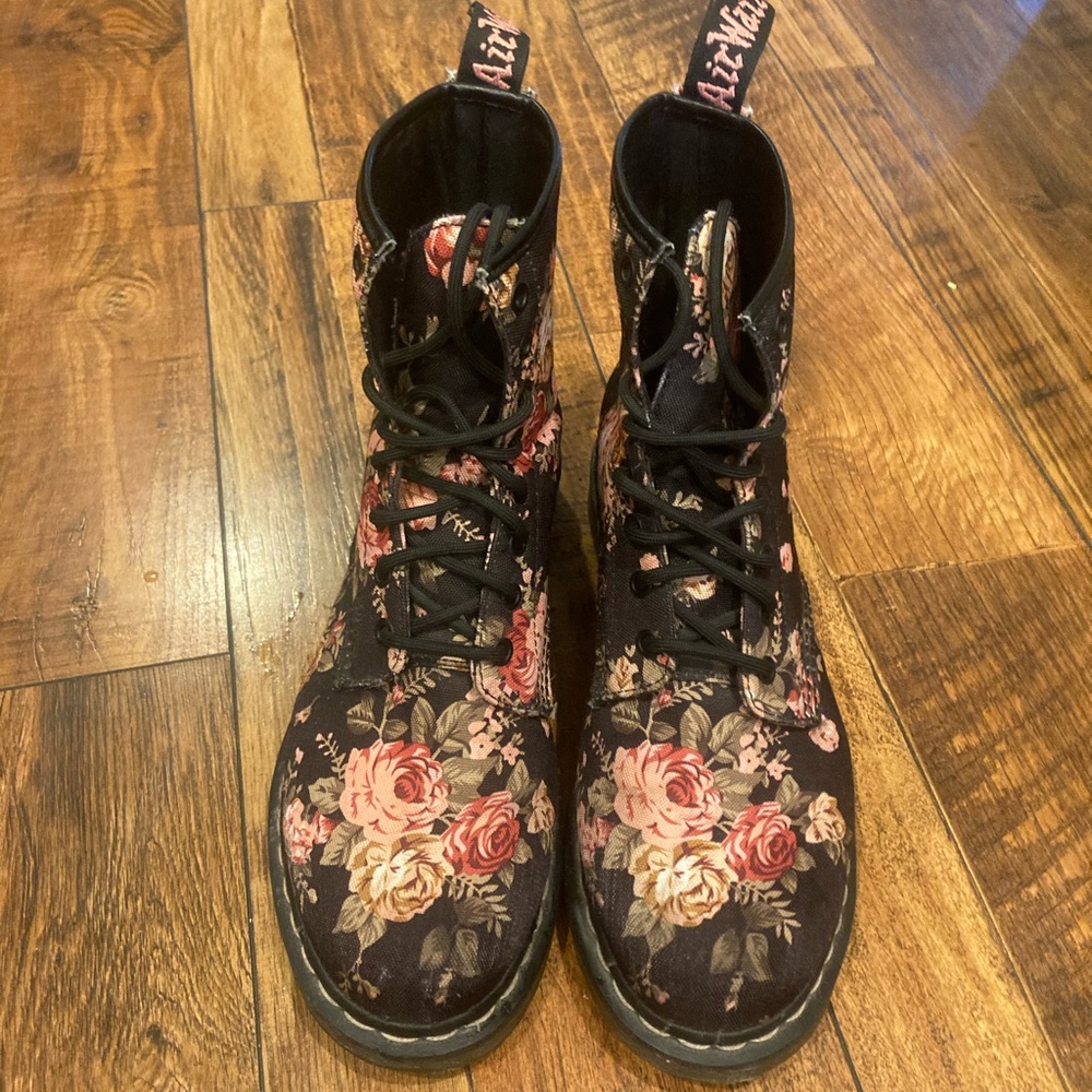 Dr Marten Victorian Rose boots